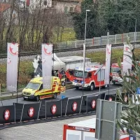 Tovornjak obstal v jarku