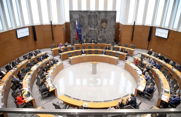 DZ sogla&scaron;al z zakonom o debirokratizaciji