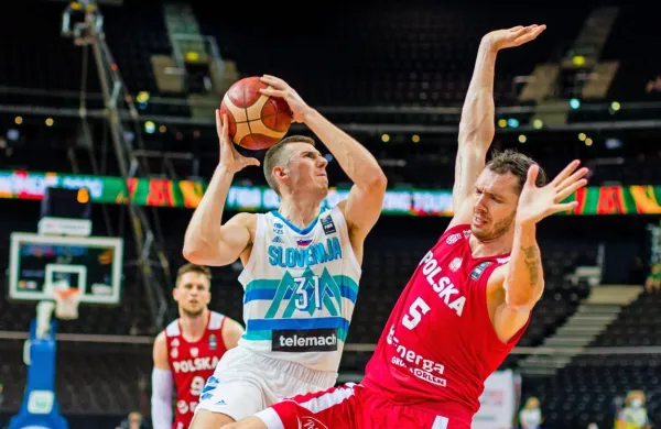 Vlatko Čančar (levo) v reprezentančnem dresu v letošnjem zmagovitem poletju.