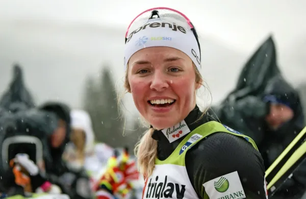 Na 10 km je bila na tretji tekmi novoletne turneje Anamarija 
Lampič 17., edina Slovenka na startnem seznamu je zaostala 37,3 
sekunde.