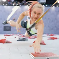Janja Garnbret, najvišje med vsemi športnimi plezalkami. 