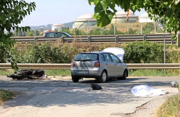 Petek trinajstega: ko komunalni delavci še niso pobrali trupla 
motorista nad Lucijo, je v Bertokih umrl še drugi motorist. 