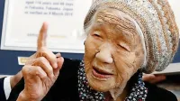 Kane Tanaka je obletnico obeležila skupaj z osebjem v domu za 
starejše.