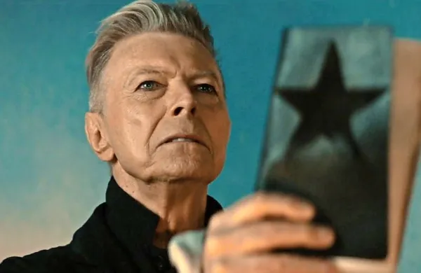 Upravljalci premoženja pokojnega glasbenika Davida Bowieja so 
avtorske pravice za njegov celoten opus prodali glasbeni založbi 
Warner Chappell Music.