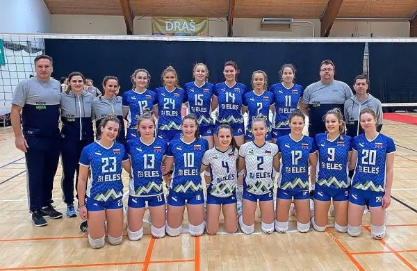 Slovensko mladinsko reprezentanco je vodil novogoriški strokovnjak Samo Miklavc (levo).