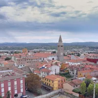 Apartmaji v pritličjih ubijajo živahnost v mestnih sredi&scaron;čih