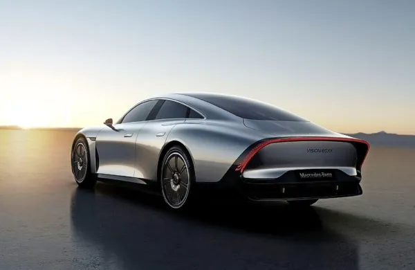 Po nekaj mesecih napovedovanj je Mercedes končno predstavil 
koncept limuzine z dolgim dosegom in najnižjim zračnim uporom.