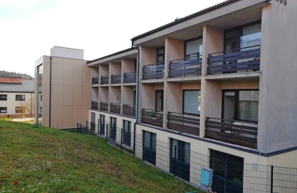 Ob velikem porastu okužb v družbi vdorov tudi v domove starejših 
občanov ne bo mogoče preprečiti, zato pripravljajo krizne 
načrte. 