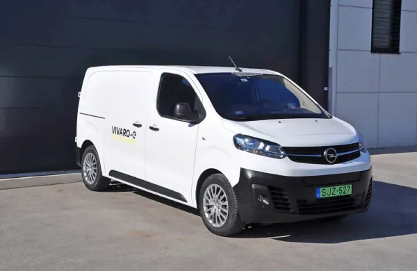 Da bi električni vivaro  končal pri kupcu-posamezniku, je malo 
verjetno - podjetja pa ga bodo znala izrabiti, sploh če se lahko flota 
polni čez noč in na dan avto ne bo prevozil več kot 250 
kilometrov.

