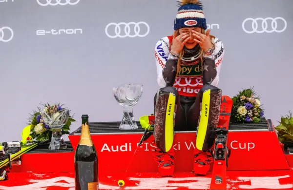 Američanka Mikaela Shiffrin si lahko pogosto briše penino z obraza, saj je nanizala kar 72 zmag v svetovnem pokalu.