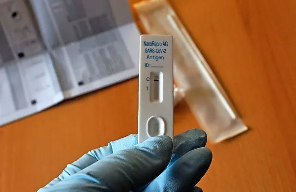 Na Hrvaškem PCR-testiranje kmalu ne bo več obvezno, saj bo hitri 
antigenski testi dovolj za dokazovanje obolelosti s covidom-19 in 
za pridobivanje evropskega digitalnega covidnega potrdila.