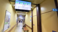 Prostori z ambulantami v A  in B hodniku so stari in ne ustrezajo več 
sodobnim standardom, zato jih morajo prenoviti. 