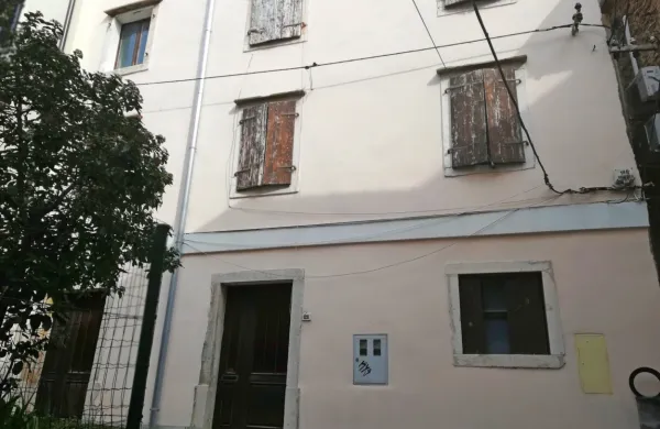 Ena od nepremičnin, ki je bila na dražbi