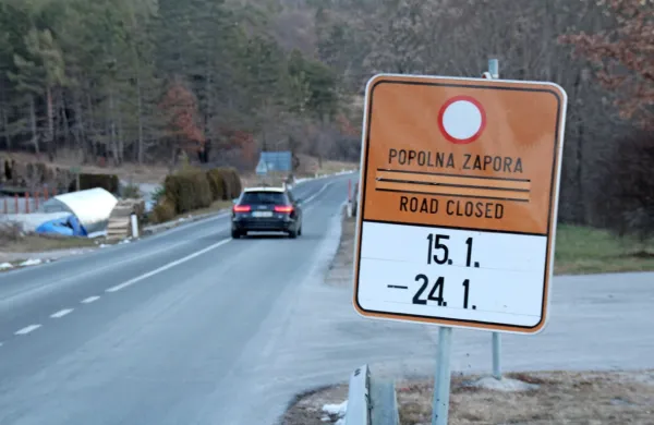 O popolni zapori ceste med Ilirsko Bistrico in Podgradom so do 
včeraj obveščale le obcestne table.