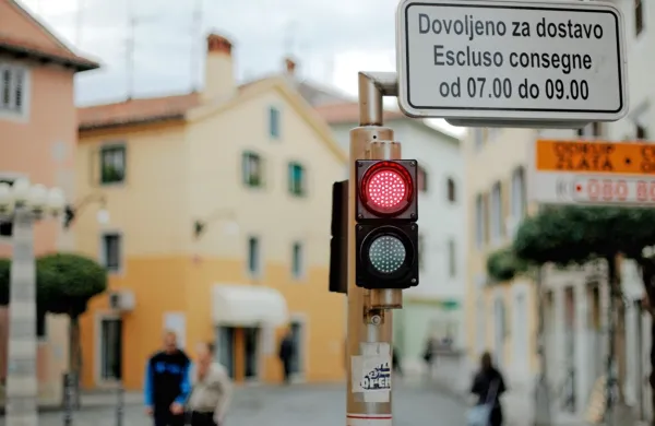Mestna občina Koper je pripravila ločena vprašalnika o potovalnih 
navadah prebivalcev in obiskovalcev starega mestnega jedra, ki 
bosta podlaga za oblikovanje parkirnega in prometnega režima, 
prilagojenega delu in bivanju v mestu.