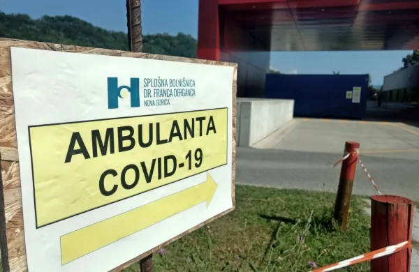 V sredo potrdili 6855 okužb, pozitivnih 51,4 odstotka testov