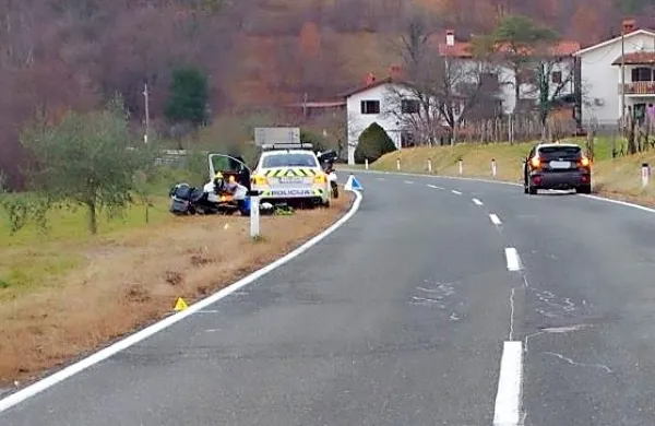 V prometni nesreči  se je   huje poškodoval 62-letni italijanski voznik 
motornega kolesa.