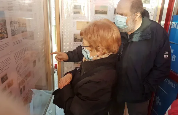 Razstava na pošti v Volčji Dragi predstavlja življenje in delo 
pesnice in pisateljice, ki je skoraj utonila v pozabo.  
