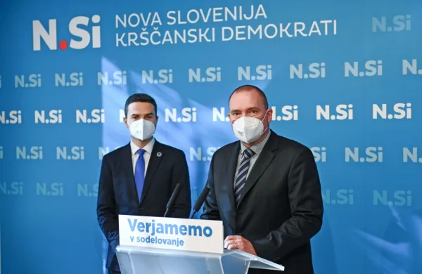 Kmetijski minister Jože Podgoršek (desno) bo na državnozborskih 
volitvah kandidiral na listi NSi. Ob njem je prvak NSi  Matej 
Tonin. 