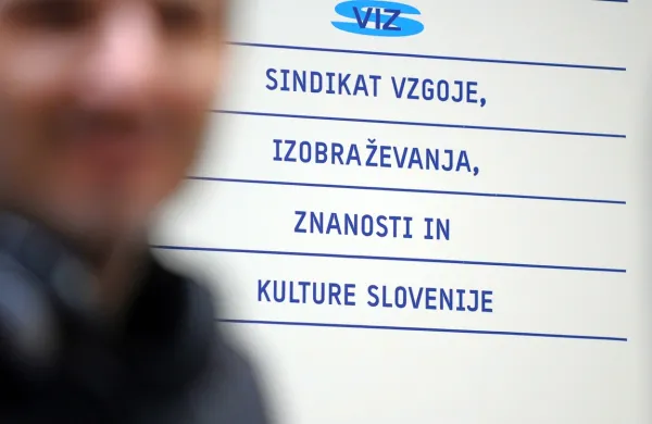 Sindikat vzgoje, izobraževanja, znanosti in kulture Slovenije 
zahteva plačilo dodatnih obremenitev zaposlenih v vzgoji in 
izobraževanju.