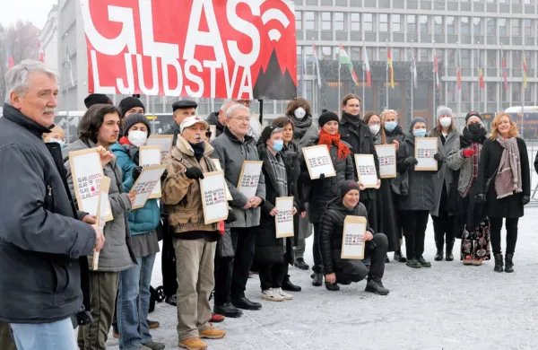  V pobudi Glas ljudstva so na politične stranke naslovili 138 zahtev. 
Od strank pričakujejo, da se do zahtev jasno opredelijo in se 
zavežejo k njihovemu izpolnjevanju. 