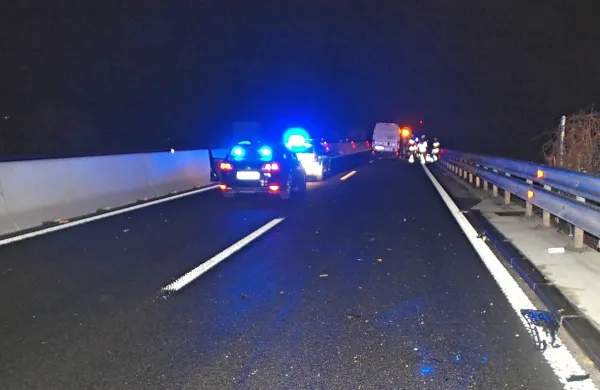 V prometni nesreči na Ajdovskem huje poškodovana ena oseba. 
(Foto: PU Nova Gorica)