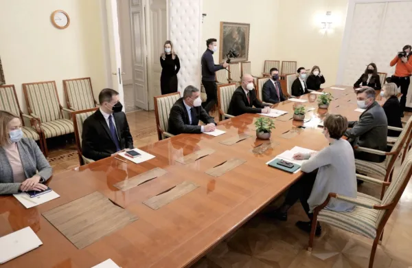 Predsednik Pahor je DVK seznanil, da bo državnozborske volitve 
razpisal za 24. april.