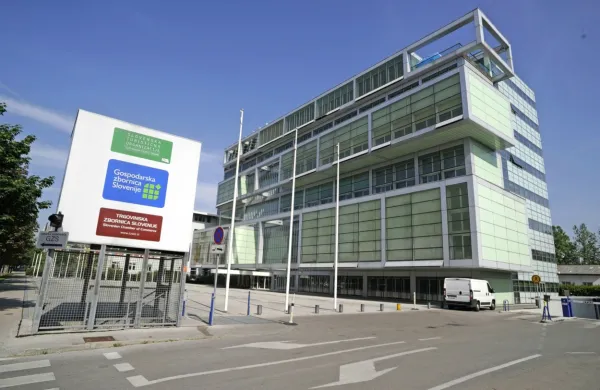 V Gospodarski zbornici Slovenije  menijo, da bi bil potreben poseg 
v cene energentov, vsaj kratkoročno in začasno, oziroma nepovratna finančna pomoč podjetjem v težavah.