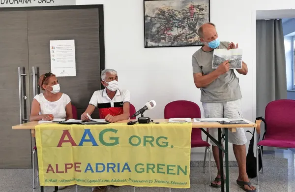 AAG se je v projektu gradnje jeklarne v italijanskem Orehu 
(Noghere) na območju Žavelj želela vključiti v presojo čezmejnih 
vplivov na okolje, pa tudi postati stranka v postopku.