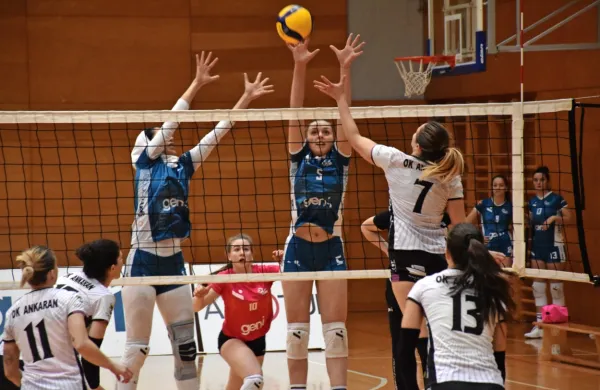 Najboljši posameznici primorskega derbija sta bili  s po 15 točkami 
Selena Leban (Gen-I Volley, v bloku) in Dajana Smolnik (Ankaran, 
številka 7).