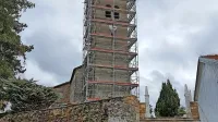Zvonik, s katerega so se krušili in odpadali večji kosi,  po obnovi ni  
več nevaren za obiskovalce cerkve in pokopališča.
