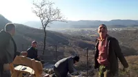 Člani Jamarskega društva Danilo Remškar Ajdovščina so poskrbeli 
za novo razgledno točko na mesto in dolino.