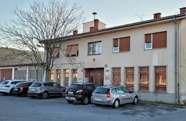 Z rušitvijo stavbe gasilskega doma bodo, tako predvidevajo na 
občini, pričeli v tem letu, a prej morajo dobiti še gradbeno 
dovoljenje in na razpisu izbrati izvajalca del.