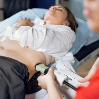 Ena od metod zdravljenja je lasersko drobljenje kamnov, ki se nato 
izločijo z urinom. 