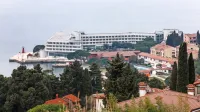 Dolgo je veljalo, da bo Bernardin del nastajajočega državnega 
turističnega holdinga. A zgodil se je preobrat. 
