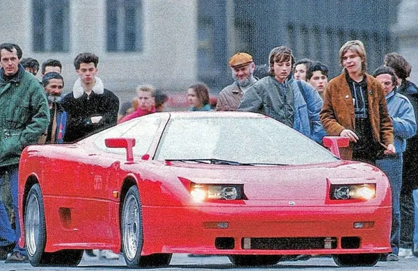 To je bil prvi češki superšportnik, ki bi lahko doživel uspeh na trgu, 
a je njegovo usodo zapečatil požar v tovarni. 

