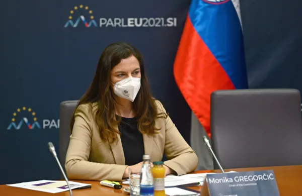 Predsednica odbora DZ za zunanjo politiko  Monika Gregorčič