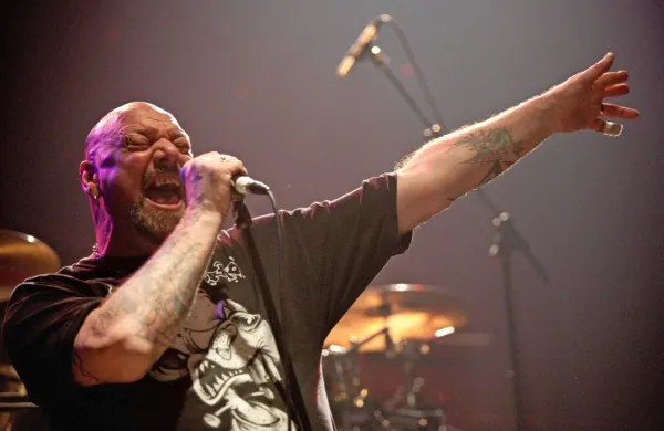 Paul Di' Anno se po sedemletni pavzi, ki so ji botrovale zdravstvene težave, ponovno vrača na glasbeni oder.