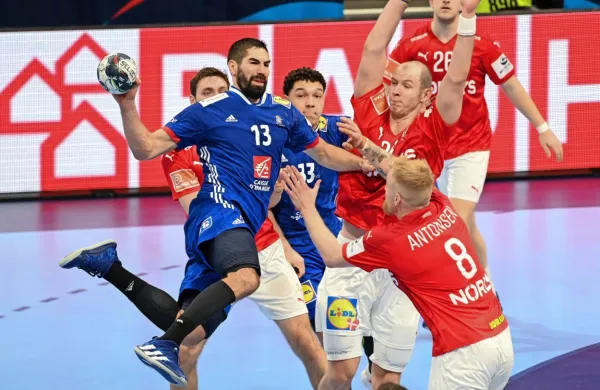 Nikola Karabatić (z žogo) bo s Francijo lovil četrti naslov evropskega prvaka po letih 2006, 2010 in 2014. 