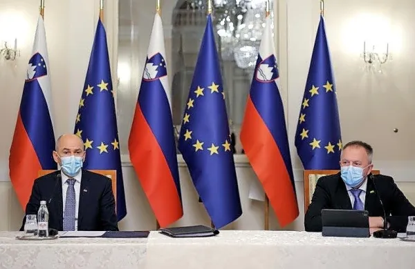 Vlada predlaga shemo enkratne pomoči podjetjem v višini 70 
milijonov evrov, sta povedala premier Janez Janša in gospodarski 
minister Zdravko Počivalšek.