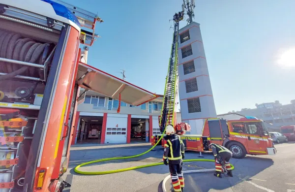 Novo avto dvigalo, najnovejše in hkrati najdražje vozilo novogoriških gasilcev, tehta nekaj maj kot 18 ton in ima 540 konjskih moči.