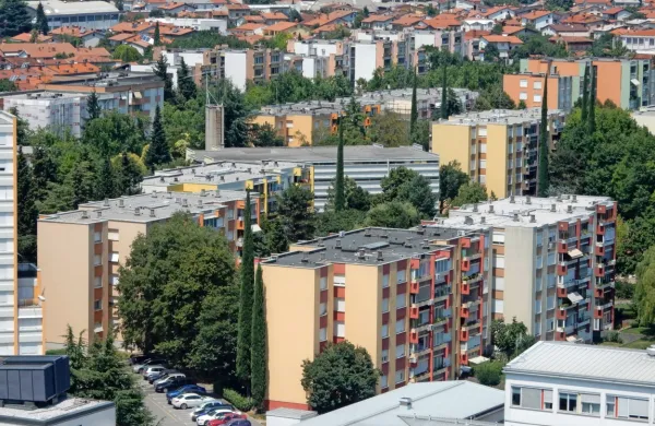 Objavljen je razpis zbiranja ponudb najemodajalcev za javni 
najem stanovanj.