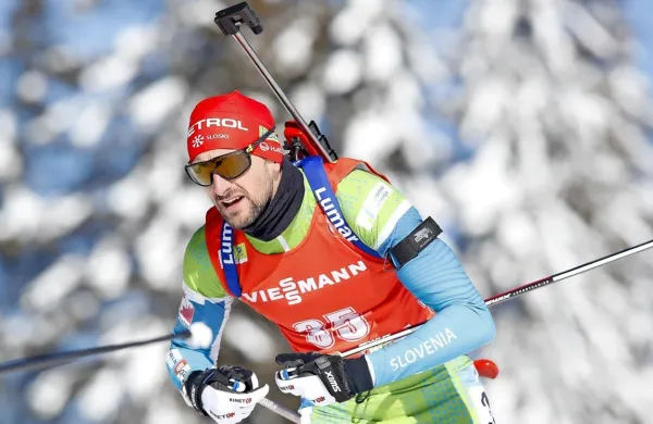 Biatlonec Jakov Fak bo na svojih četrtih olimpijskih igrah lovil tretjo kolajno: za Hrvaško je bil bronast v 
Vancouvru 2010, za Slovenijo pa srebrn v Pjongčangu 2018.