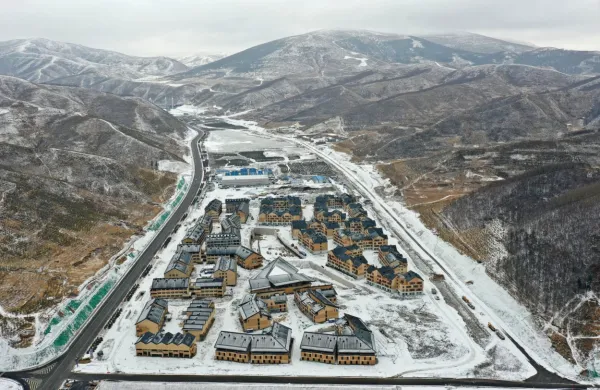 Zhangjiakou, olimpijska vas, v kateri bo med igrami nastanjena večina članov slovenske odprave.