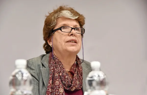 Adriana Janežič je v devetdesetih letih sprožila postopek in za tri 
milijone lir dosegla, da so njen  priimek Ianezic spremenili v izvirno 
slovensko obliko  Janežič.