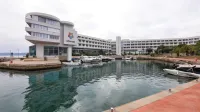 Del skupine Sava v Istri so kompleks na Bernardinu (na fotografiji), 
pa hoteli Mirta in Haliaetum v Izoli in Salinera v Strunjanu. 