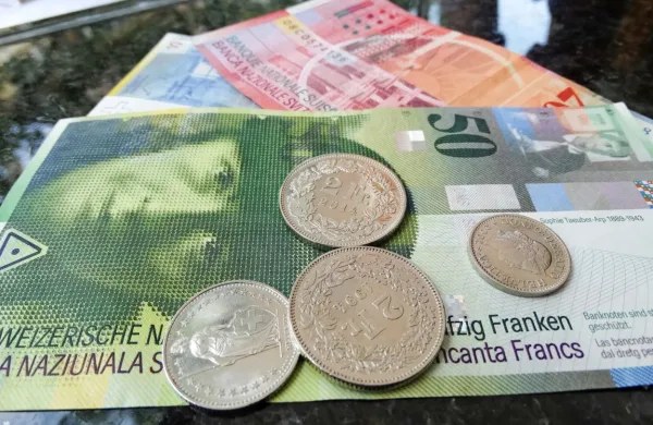 DZ potrdil zakon za ureditev problematike posojil v frankih