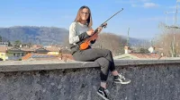  Makrina Quinzi se uspešno preizkuša na tekmovanjih ter navdušeno igra v orkestru in komorni zasedbi. 