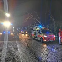 Nesreča se je zgodila pri Bujah na cesti med Divačo in Ribnico.
