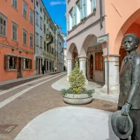 Primorske razglednice: Ugledna soseda, avstrijska Nica